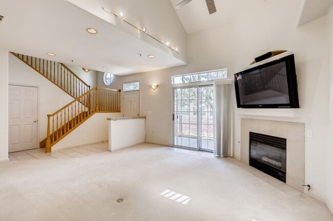 Primary Photo - 1 MONTH FREE! Spacious & Light Filled 2-Be...