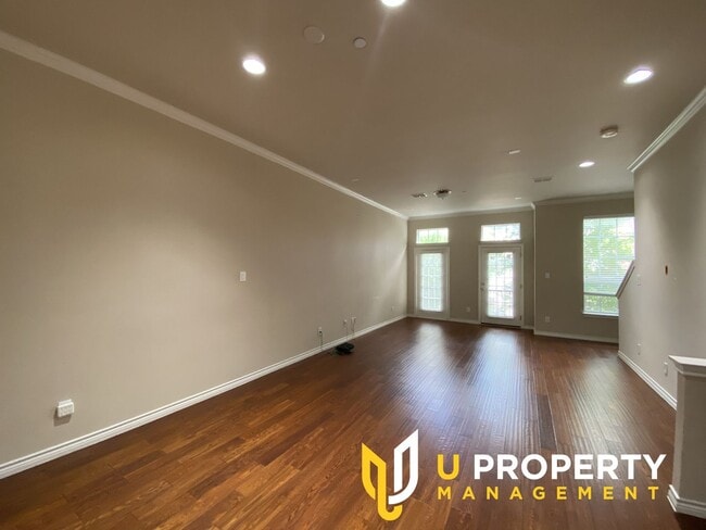 Building Photo - 15831 Breedlove Pl