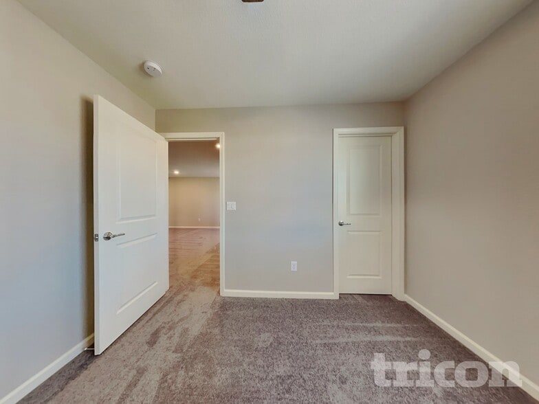 Building Photo - 8958 Elk Ravine Dr