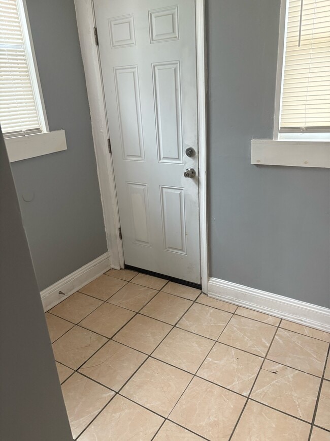 Building Photo - 54 N Morley St