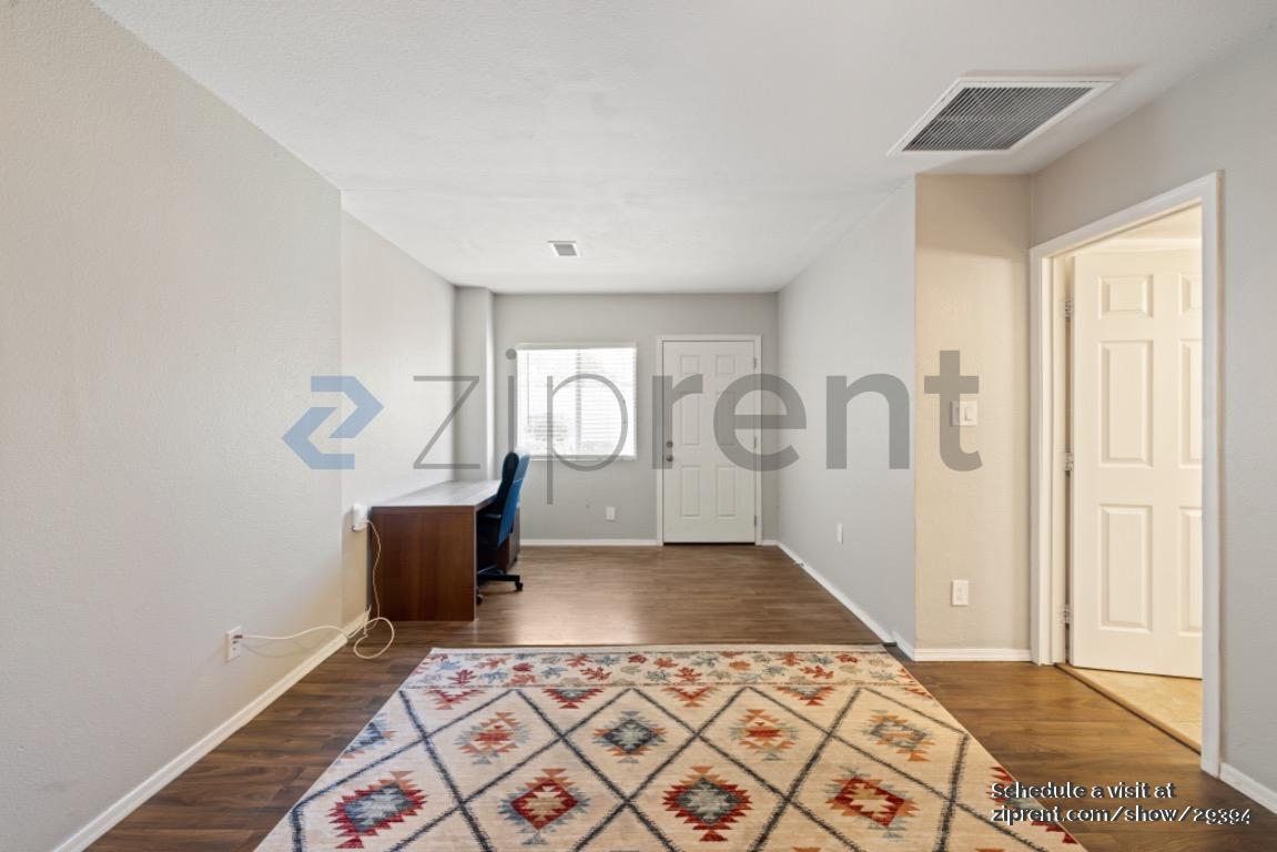 Building Photo - Unit