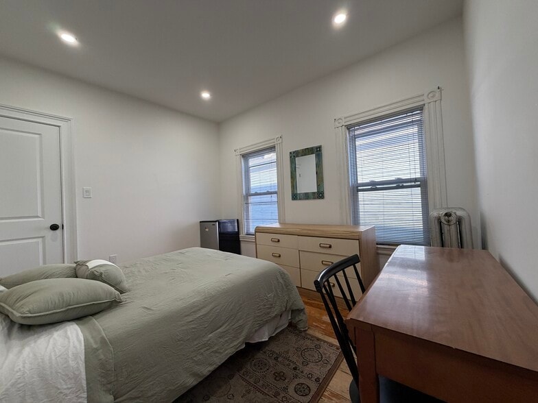 Building Photo - 56 Grampian Way