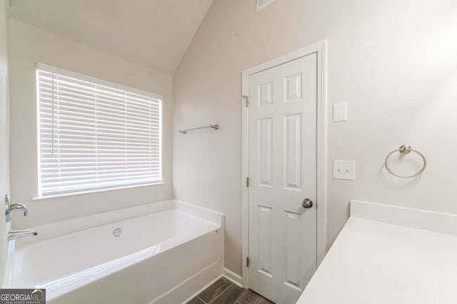 Building Photo - 3265 Trail Point