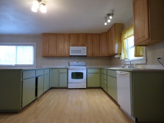 Building Photo - 3 Bedroom 1 Bath Home