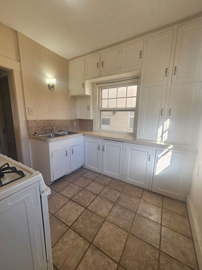 Building Photo - There is a $25 fee for the application and everyone over 18 needs to fill out their own application.