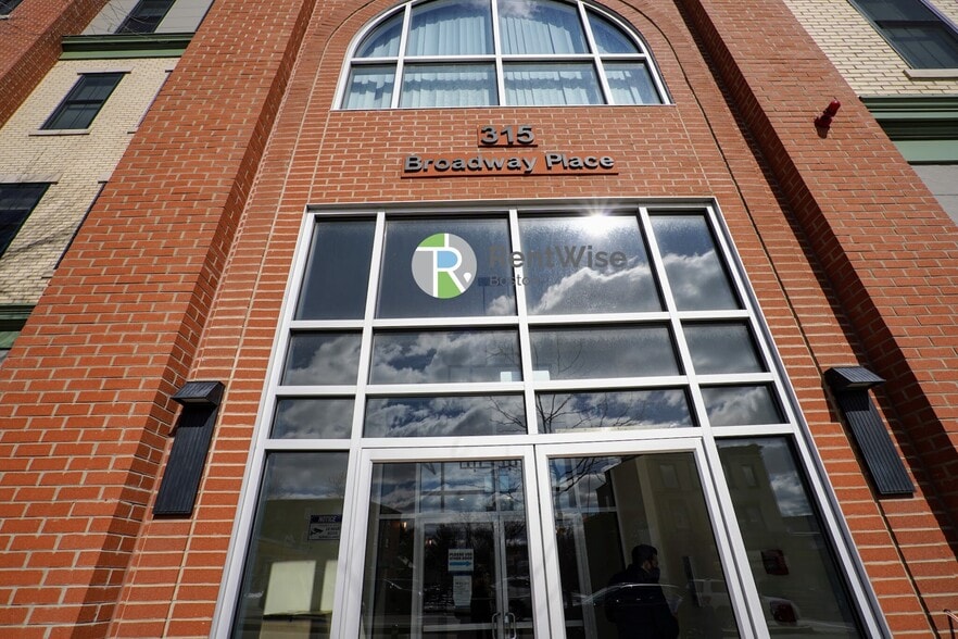 Building Photo - 315 Broadway