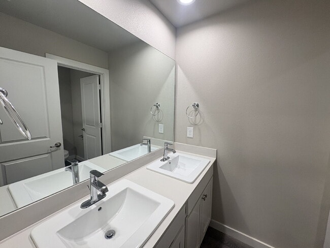 Building Photo - Beautiful 4 Bedroom 2 Bath Home in Wollforth!
