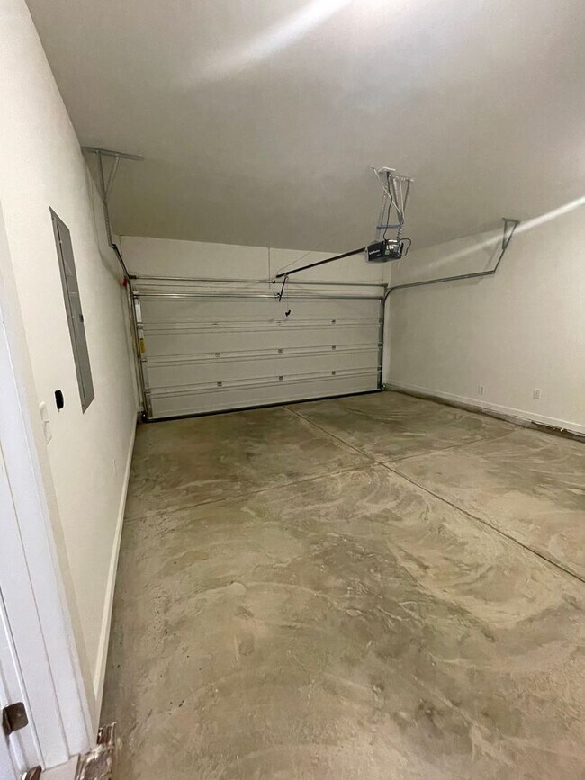 Building Photo - Home for Rent in Calera, AL!!! Available to View Now!!!