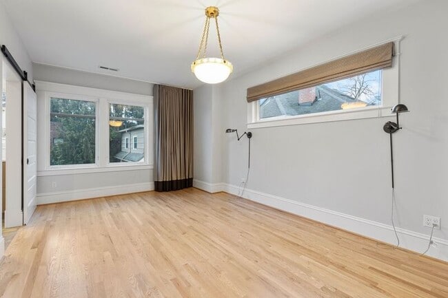 Building Photo - 1516 NW 25th Ave