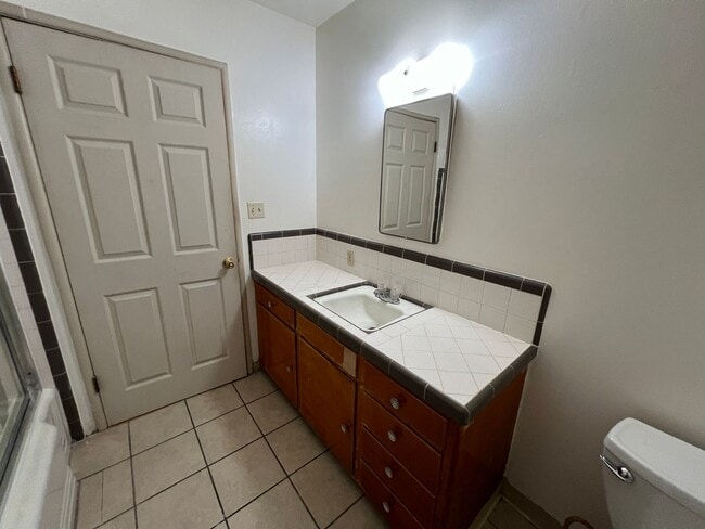 Building Photo - Single story one bedroom unit with covered carport!