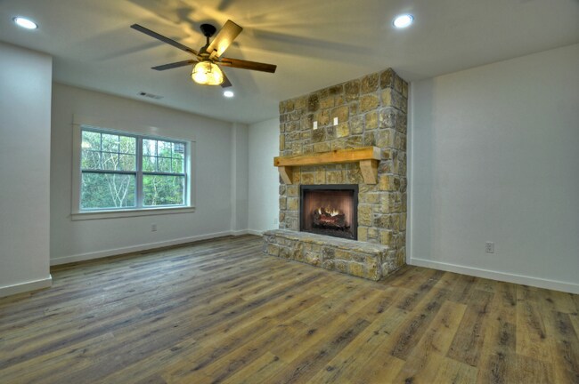 Building Photo - 64 Walnut Dr