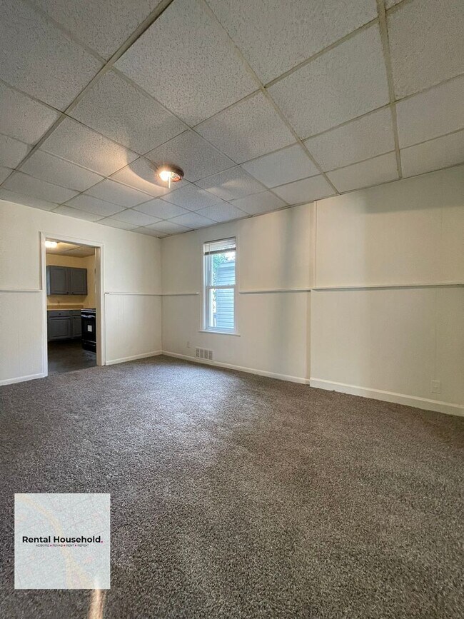 Building Photo - 24 E Alexis Ave