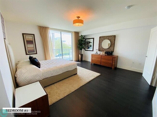 Building Photo - 9400 W Bay Harbor Dr