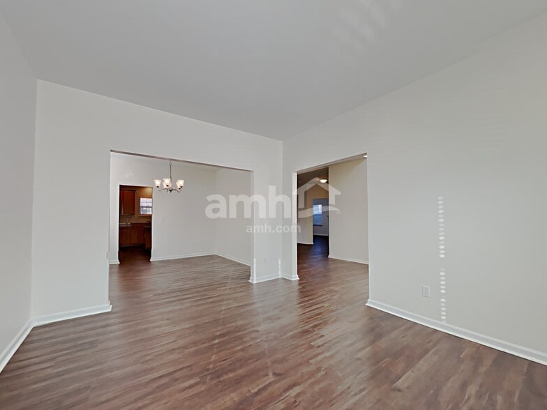 Building Photo - 7207 Tanners Creek Dr