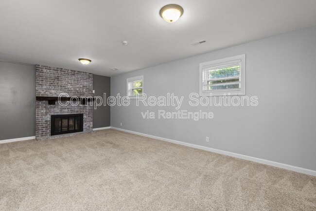 Building Photo - 17 Auchly Ln