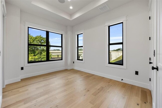 Building Photo - 3701 S Lynwood Ave