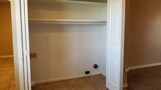 Building Photo - 117 Lockwood Dr