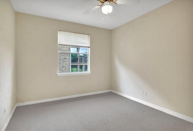 Building Photo - 5913 Mountain Villa Dr