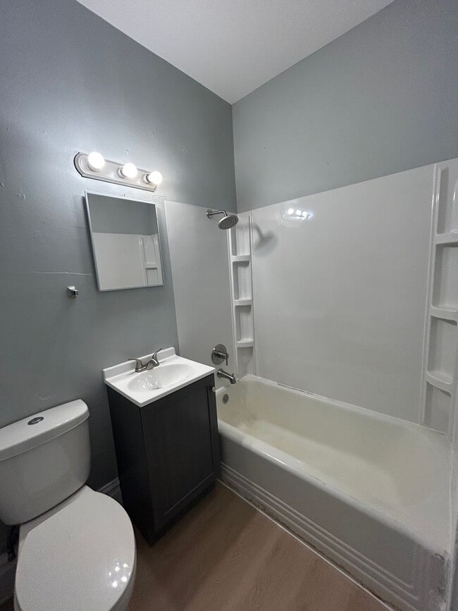 Building Photo - 6800 Sheridan Rd