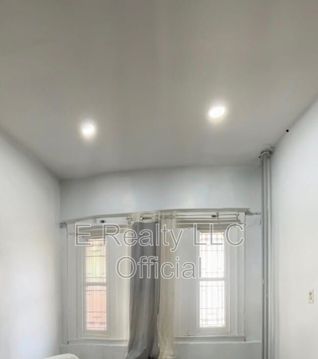 Building Photo - 623 N 64th St