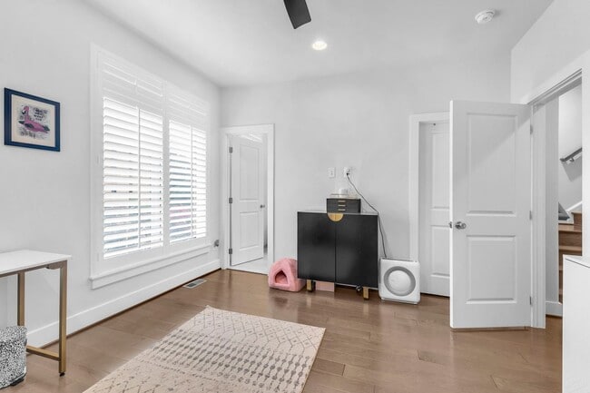 Building Photo - Modern 4-Level Townhome with Rooftop Terrace & Indoor/Outdoor Fireplace Near Old Town