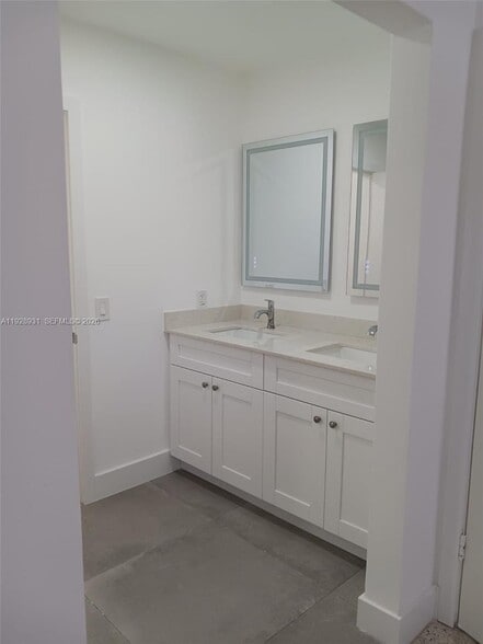 Building Photo - 9228 SW 37th St
