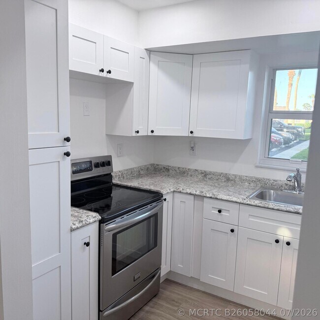 Building Photo - 2965 Ashley Dr W