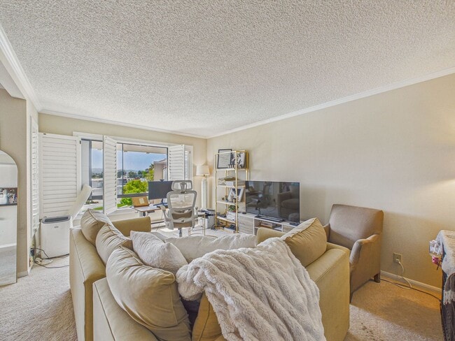 Building Photo - Large 1 bedroom condo for rent! $3,450