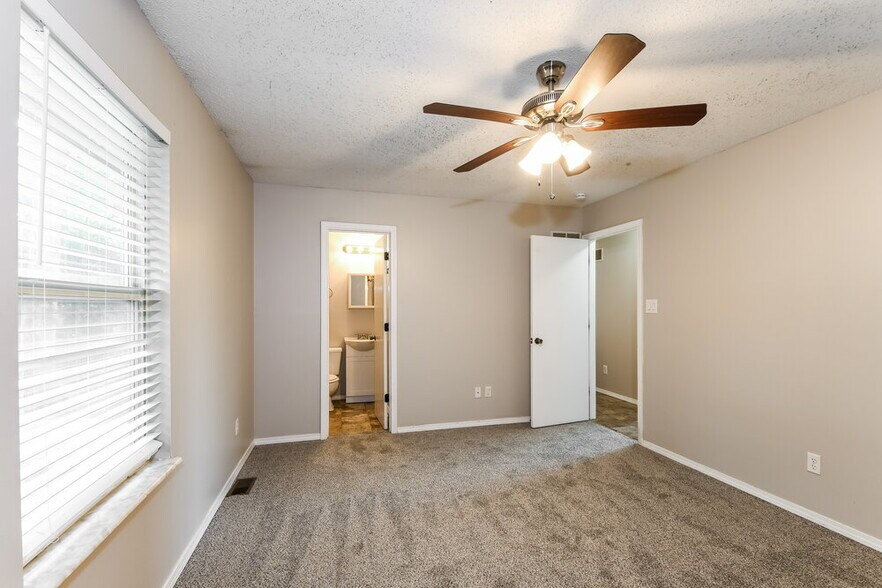 Building Photo - 3944 Walnut Ridge Ct