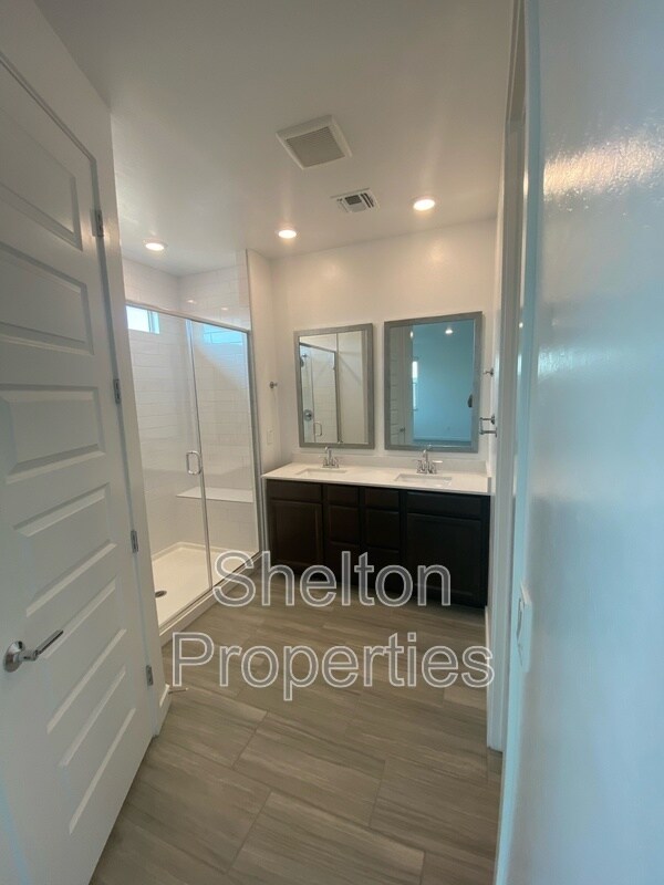 Building Photo - 14611 W Charter Oak Rd