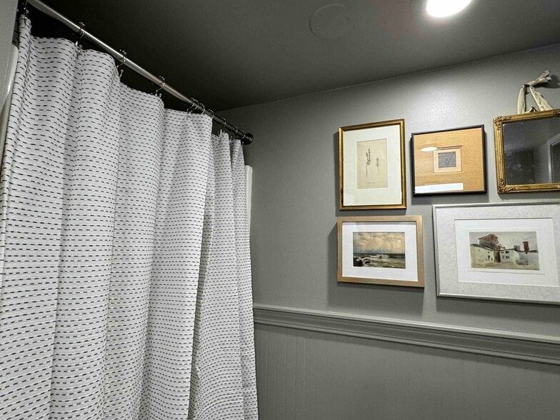 Building Photo - 5320 9th Ave NE