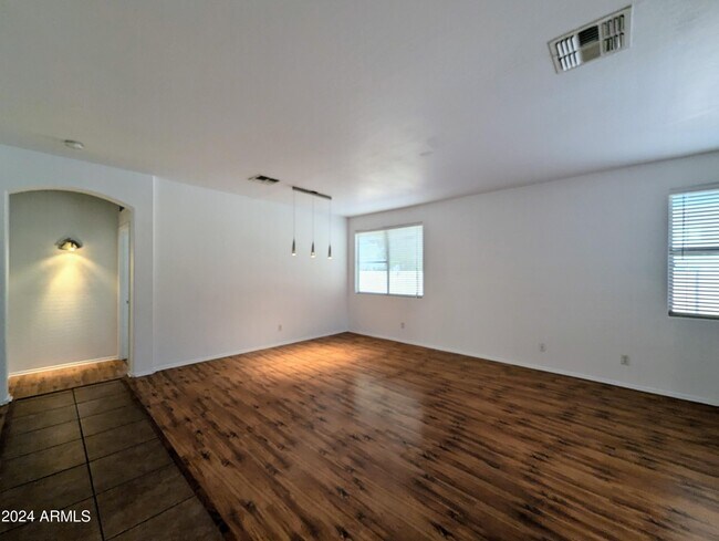 Building Photo - 1530 E Branham Ln