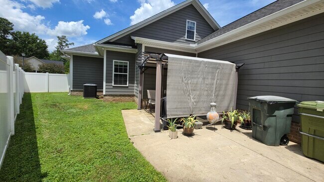 Building Photo - 3120 Mayflower Ln