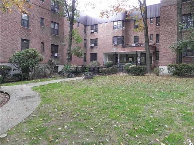 Primary Photo - 21 Schenck Ave