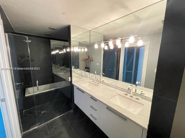 Building Photo - 900 Biscayne