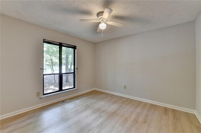 Building Photo - 5100 Forest Mist Dr