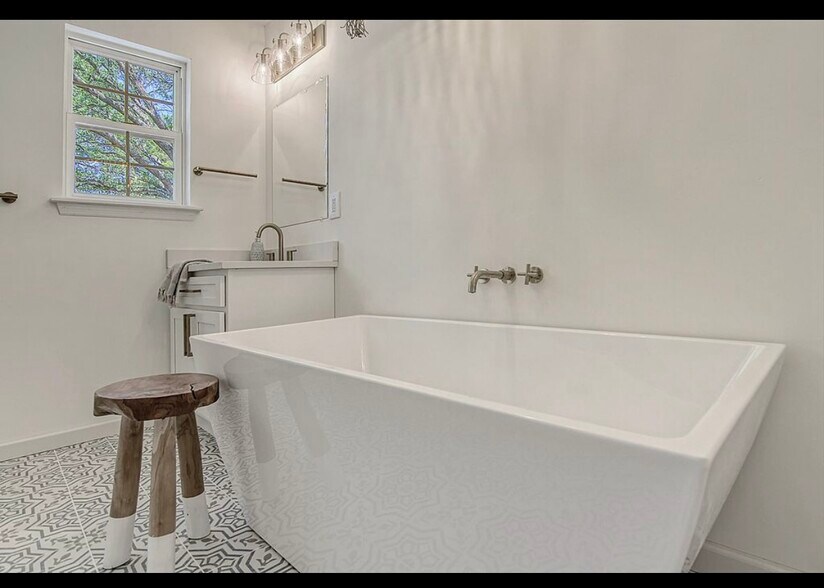 Building Photo - 4350 Waterview Cir