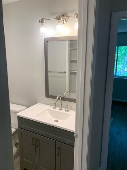 Building Photo - 5809 Shady Grove Cir