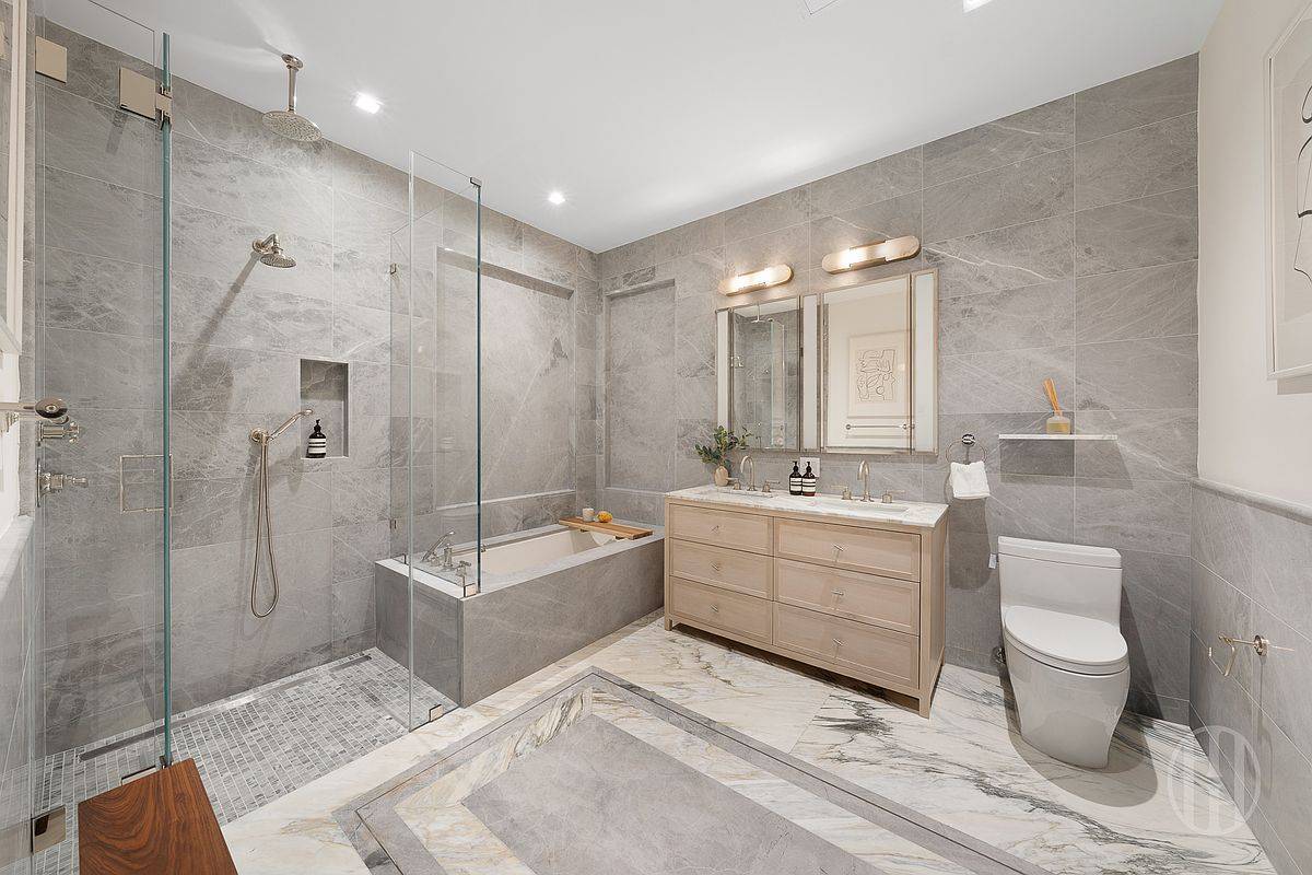 Building Photo - 164 W 74th St