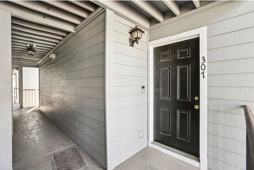 Building Photo - 307 Granville Ct