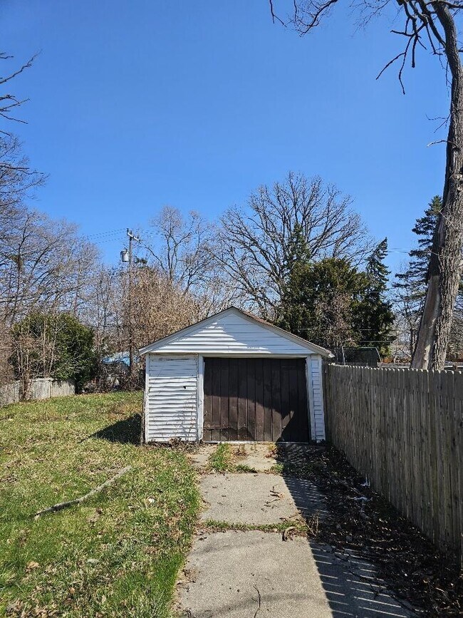 Building Photo - 5786 Neff Ave