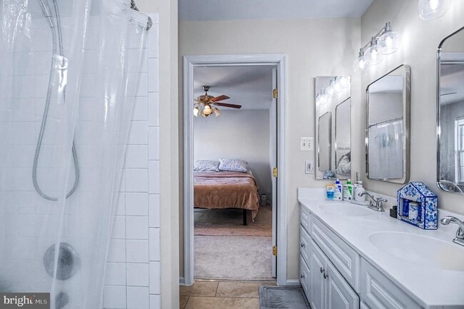 Building Photo - 10159 Elgin Way