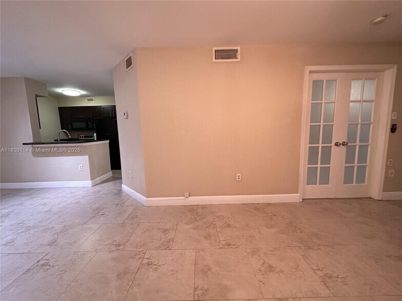 Building Photo - 2820 N Oakland Forest Dr