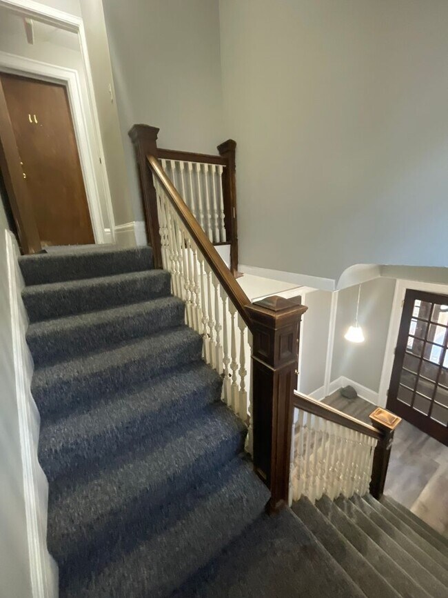 Building Photo - 725 Church St