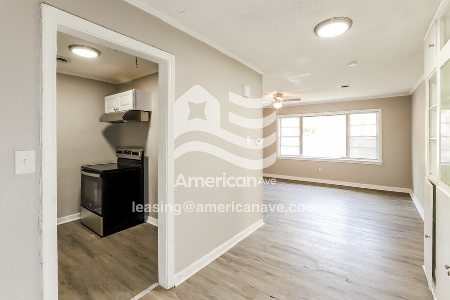 Building Photo - 7937 Park Ave