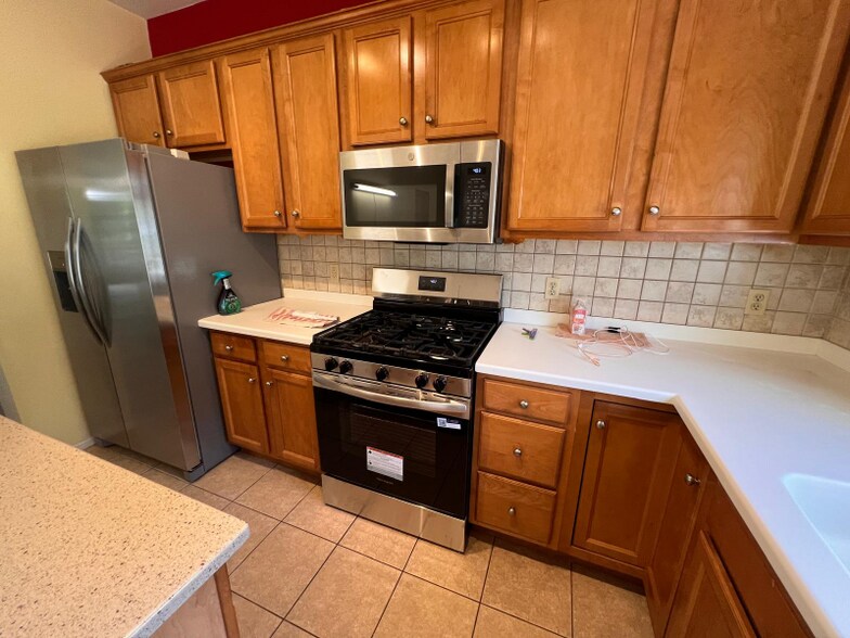 Building Photo - 73 Witman Dr