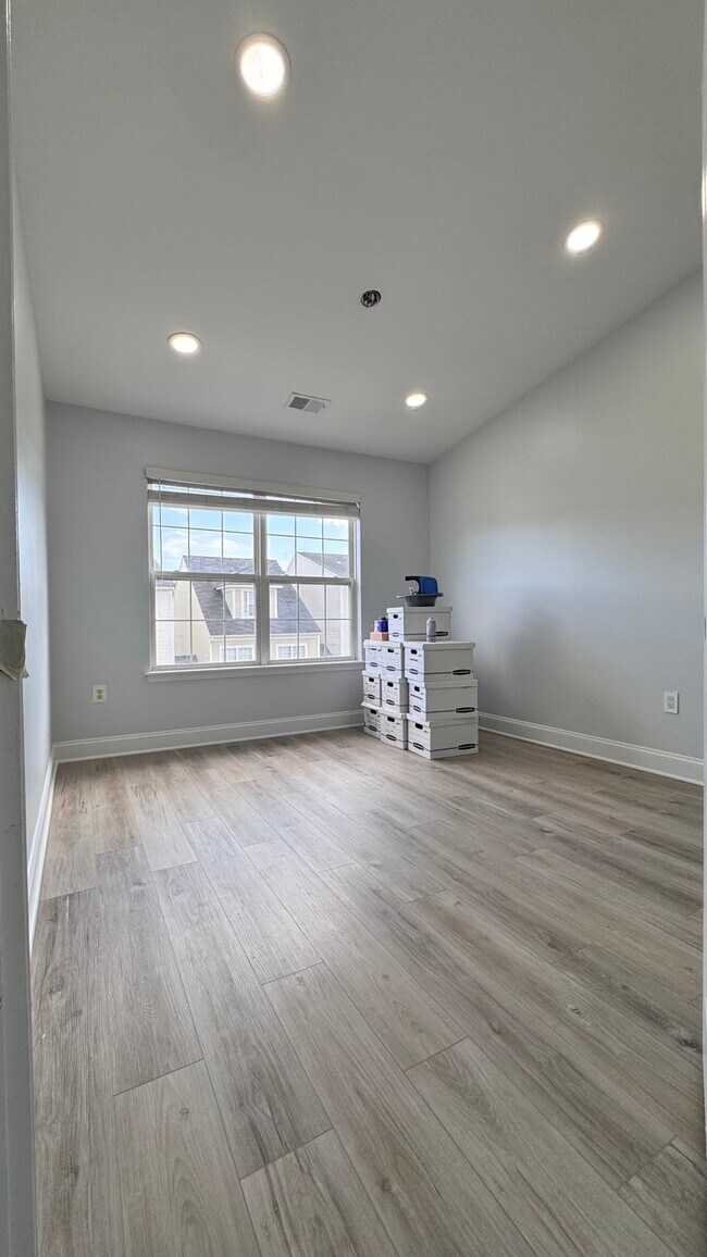 Building Photo - 16510 Bobster Ct