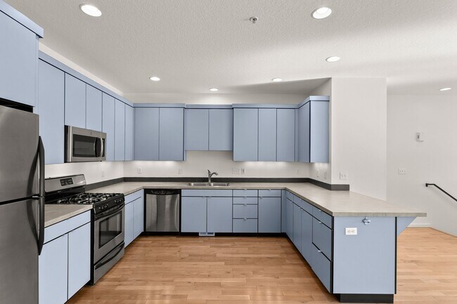 Building Photo - North Portland Recently Renovated Condo