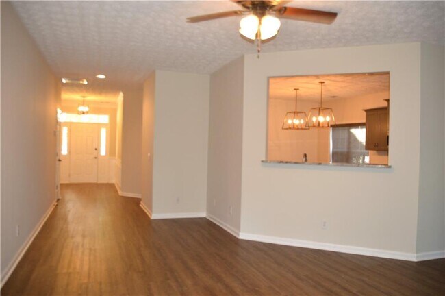 Building Photo - 2021 Crestview Way
