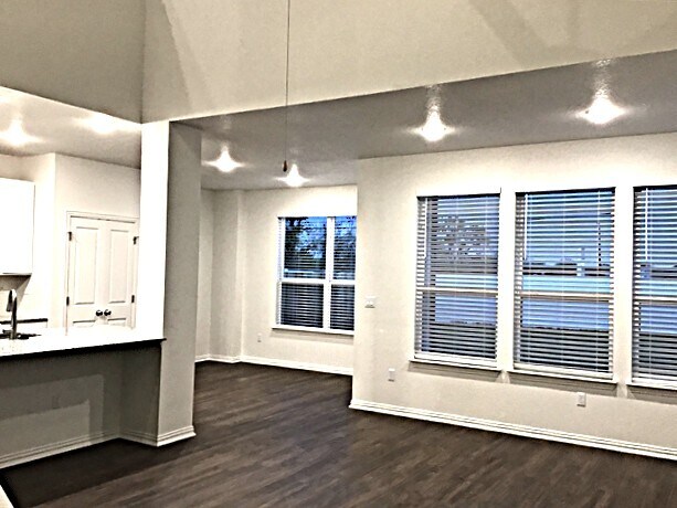 Building Photo - 2725 Wolfcreek